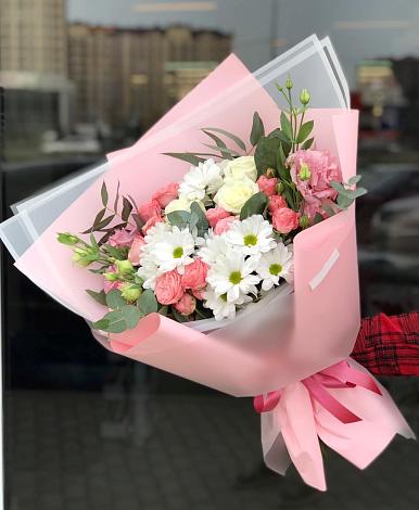 Букет цветов из: Розы, Лизиантусы и Хризантемы в Ботово